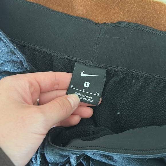 Nike sweatpants inside is fleece - Picture 3 of 3